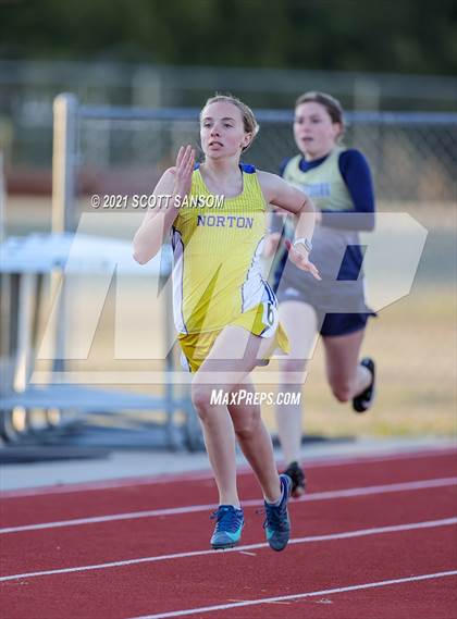 Thumbnail 3 in Phillipsburg Invitational Track Meet photogallery.