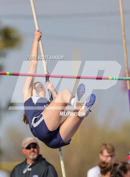 Thumbnail 3 in Phillipsburg Invitational Track Meet photogallery.