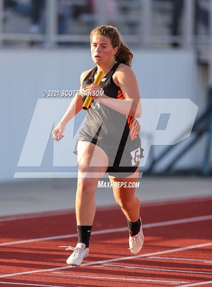 Thumbnail 3 in Phillipsburg Invitational Track Meet photogallery.
