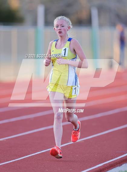 Thumbnail 1 in Phillipsburg Invitational Track Meet photogallery.