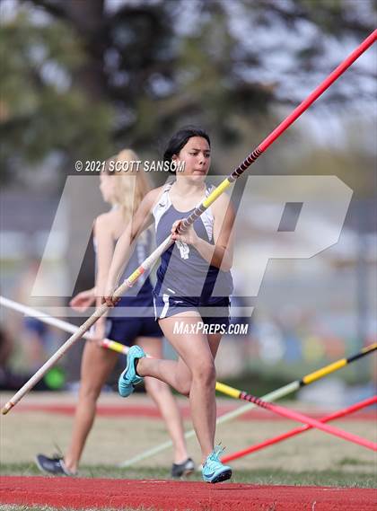 Thumbnail 1 in Phillipsburg Invitational Track Meet photogallery.