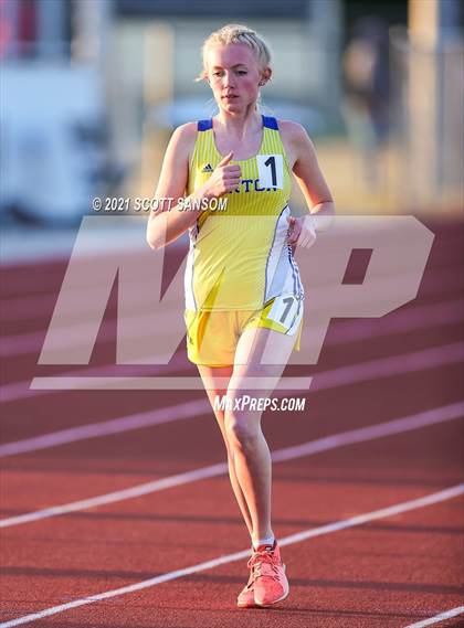 Thumbnail 2 in Phillipsburg Invitational Track Meet photogallery.
