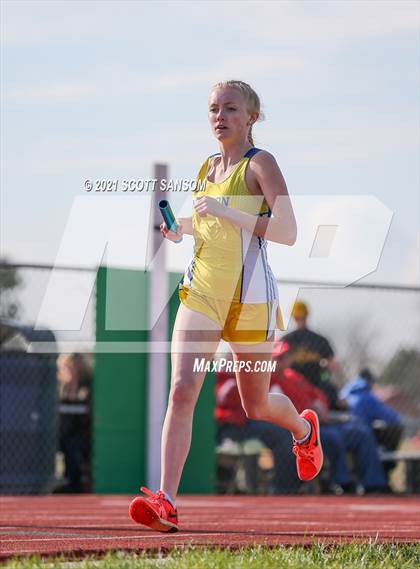 Thumbnail 3 in Phillipsburg Invitational Track Meet photogallery.