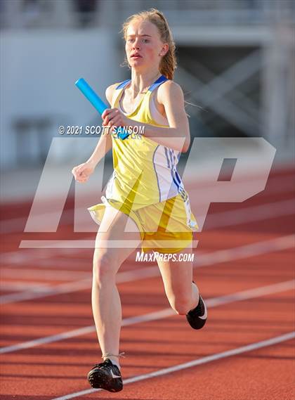 Thumbnail 2 in Phillipsburg Invitational Track Meet photogallery.