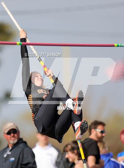 Thumbnail 1 in Phillipsburg Invitational Track Meet photogallery.