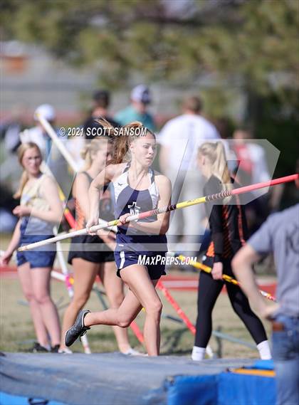 Thumbnail 1 in Phillipsburg Invitational Track Meet photogallery.
