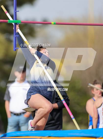 Thumbnail 1 in Phillipsburg Invitational Track Meet photogallery.