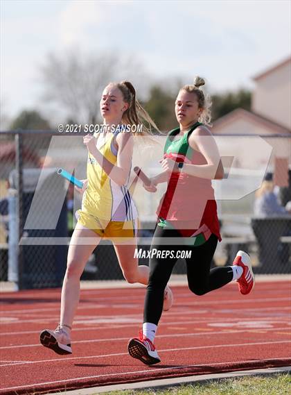Thumbnail 2 in Phillipsburg Invitational Track Meet photogallery.