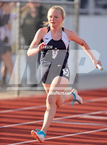 Thumbnail 1 in Phillipsburg Invitational Track Meet photogallery.