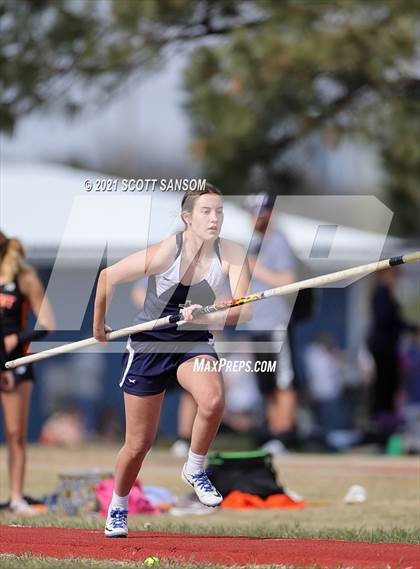 Thumbnail 2 in Phillipsburg Invitational Track Meet photogallery.