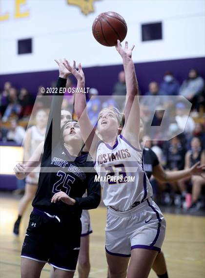 Thumbnail 2 in Fort Bragg @ Middletown (CIF NCS D4 First Round) photogallery.