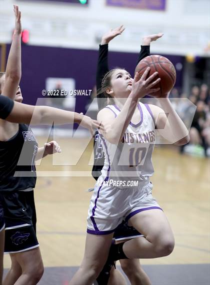 Thumbnail 3 in Fort Bragg @ Middletown (CIF NCS D4 First Round) photogallery.