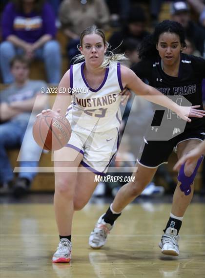 Thumbnail 3 in Fort Bragg @ Middletown (CIF NCS D4 First Round) photogallery.