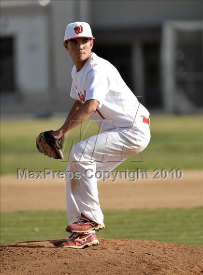 Thumbnail 1 in La Serna @ Whittier photogallery.