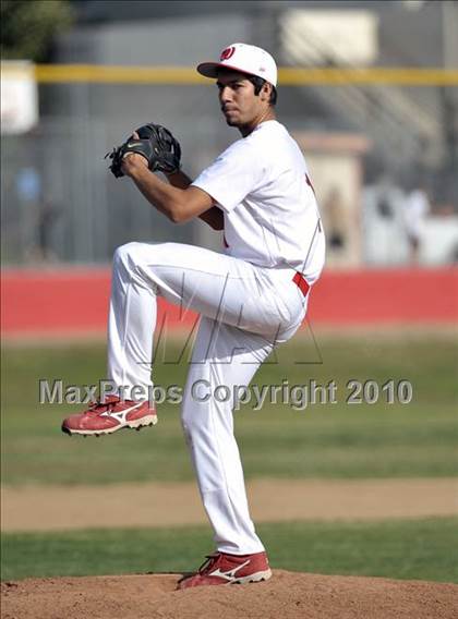 Thumbnail 2 in La Serna @ Whittier photogallery.