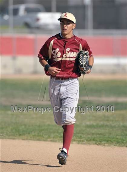 Thumbnail 3 in La Serna @ Whittier photogallery.