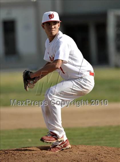 Thumbnail 1 in La Serna @ Whittier photogallery.