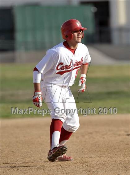 Thumbnail 3 in La Serna @ Whittier photogallery.
