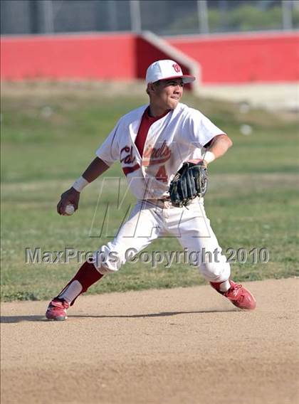 Thumbnail 2 in La Serna @ Whittier photogallery.