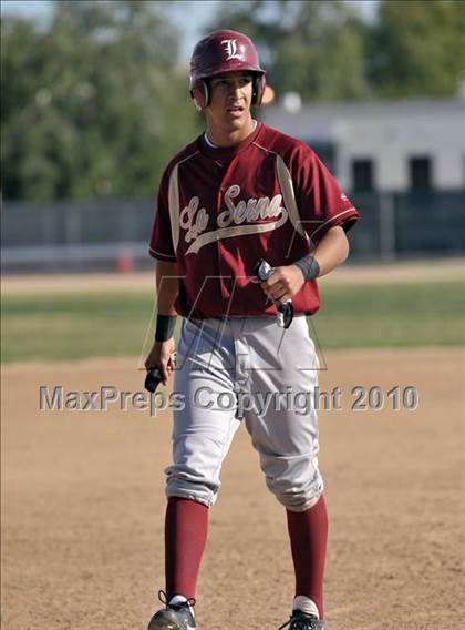 Thumbnail 1 in La Serna @ Whittier photogallery.