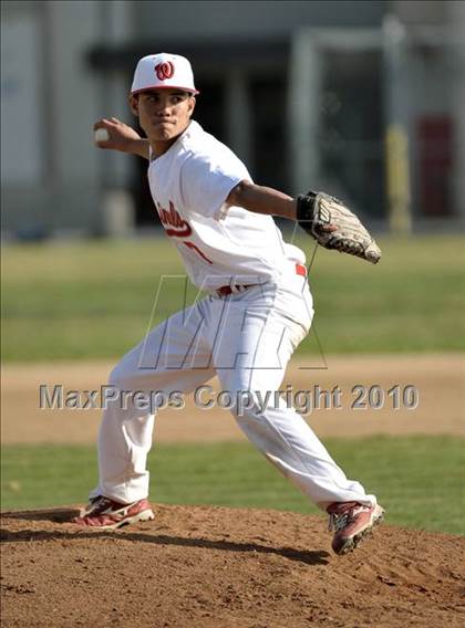 Thumbnail 3 in La Serna @ Whittier photogallery.