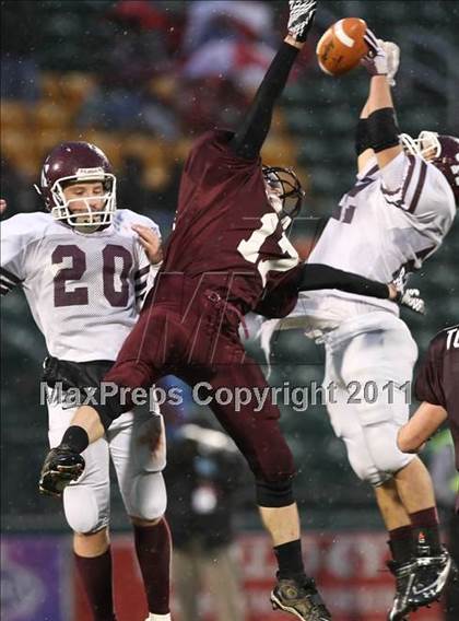 Thumbnail 3 in Dundee vs. Caledonia-Mumford (Section 5 Class D State Qualifier)  photogallery.