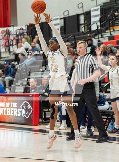 Thumbnail 1 in Silver Creek vs Decatur Central (Paul Loggan Memorial Invite) photogallery.