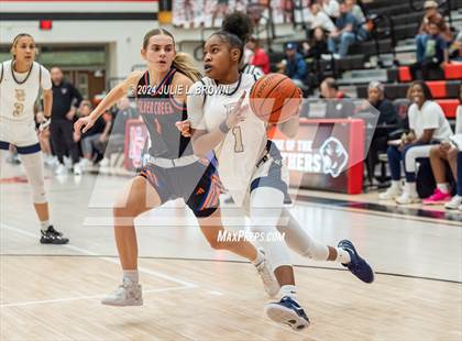 Thumbnail 2 in Silver Creek vs Decatur Central (Paul Loggan Memorial Invite) photogallery.