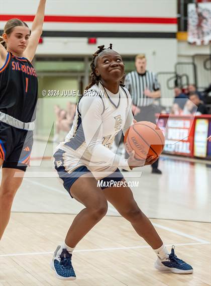 Thumbnail 3 in Silver Creek vs Decatur Central (Paul Loggan Memorial Invite) photogallery.