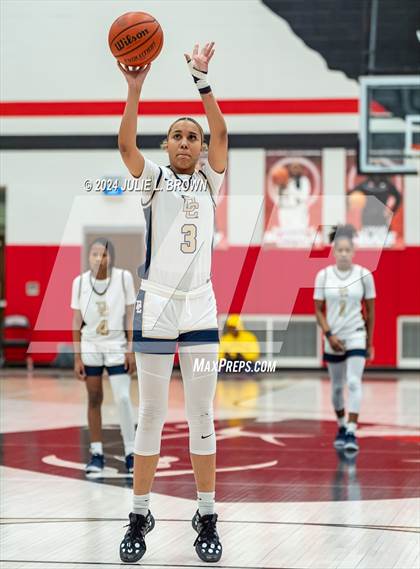 Thumbnail 1 in Silver Creek vs Decatur Central (Paul Loggan Memorial Invite) photogallery.