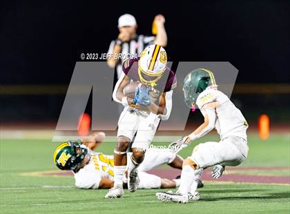 Thumbnail 3 in Royal @ Simi Valley photogallery.
