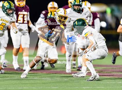 Thumbnail 3 in Royal @ Simi Valley photogallery.