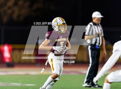 Thumbnail 3 in Royal @ Simi Valley photogallery.