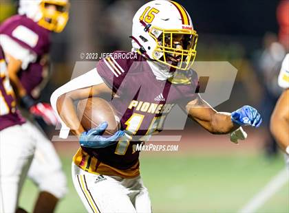 Thumbnail 3 in Royal @ Simi Valley photogallery.