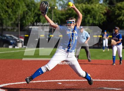 Thumbnail 1 in Archbishop Mitty @ Presentation photogallery.