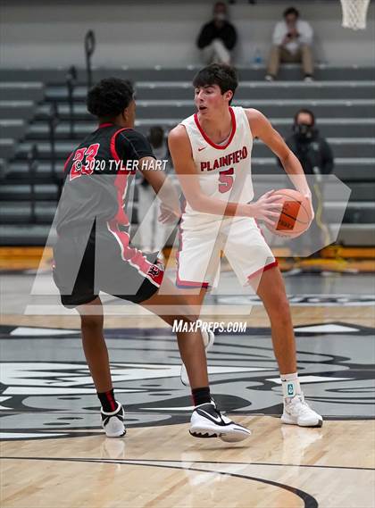 Thumbnail 3 in Plainfield vs North Central (Sneakers for Santa Shootout) photogallery.