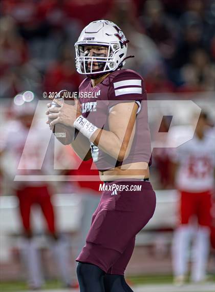 Thumbnail 1 in Bellville vs. Silsbee (UIL 4A -II Football Area Playoff) photogallery.