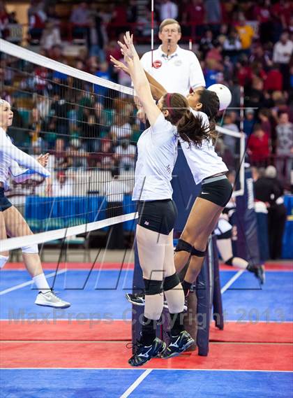 Thumbnail 1 in Cheyenne Mountain vs. Valor Christian (CHSAA 4A Pool 3) photogallery.
