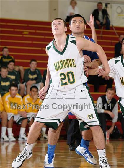 Thumbnail 2 in St. Ignatius vs. Bishop Manogue (Father Barry Christmas Classic) photogallery.