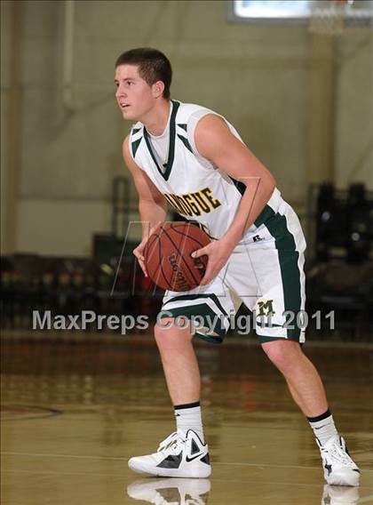 Thumbnail 2 in St. Ignatius vs. Bishop Manogue (Father Barry Christmas Classic) photogallery.