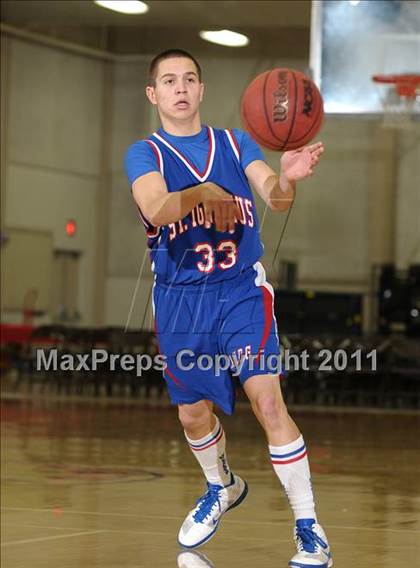 Thumbnail 2 in St. Ignatius vs. Bishop Manogue (Father Barry Christmas Classic) photogallery.