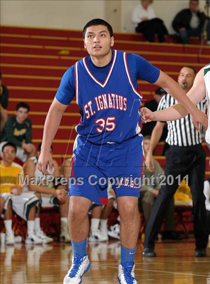 Thumbnail 2 in St. Ignatius vs. Bishop Manogue (Father Barry Christmas Classic) photogallery.