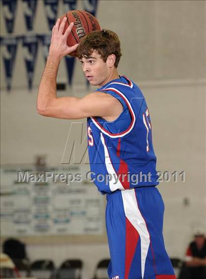 Thumbnail 2 in St. Ignatius vs. Bishop Manogue (Father Barry Christmas Classic) photogallery.