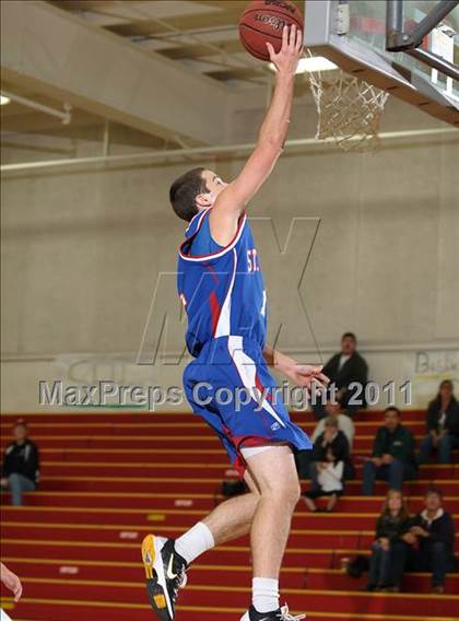 Thumbnail 2 in St. Ignatius vs. Bishop Manogue (Father Barry Christmas Classic) photogallery.