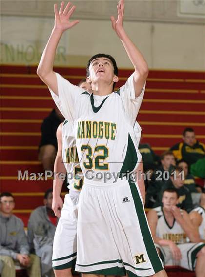 Thumbnail 3 in St. Ignatius vs. Bishop Manogue (Father Barry Christmas Classic) photogallery.