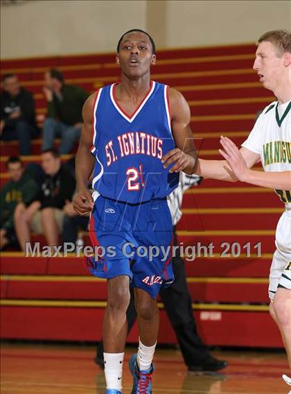 Thumbnail 3 in St. Ignatius vs. Bishop Manogue (Father Barry Christmas Classic) photogallery.
