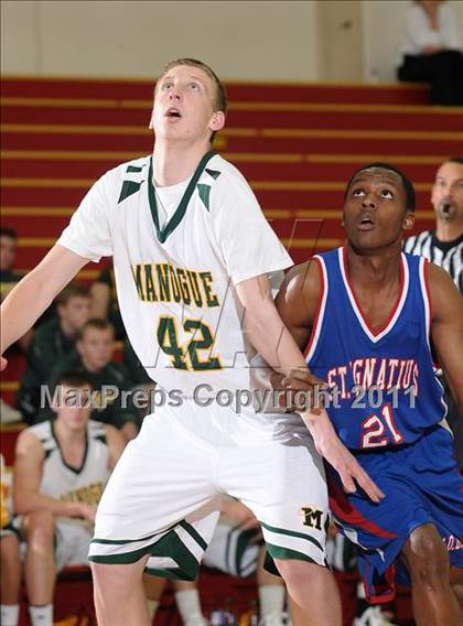 Thumbnail 3 in St. Ignatius vs. Bishop Manogue (Father Barry Christmas Classic) photogallery.