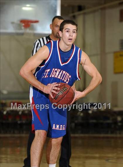 Thumbnail 2 in St. Ignatius vs. Bishop Manogue (Father Barry Christmas Classic) photogallery.