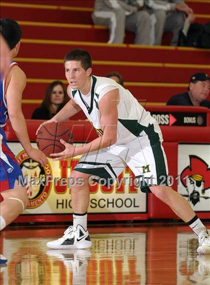 Thumbnail 2 in St. Ignatius vs. Bishop Manogue (Father Barry Christmas Classic) photogallery.