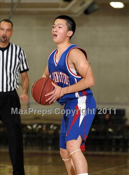 Thumbnail 2 in St. Ignatius vs. Bishop Manogue (Father Barry Christmas Classic) photogallery.